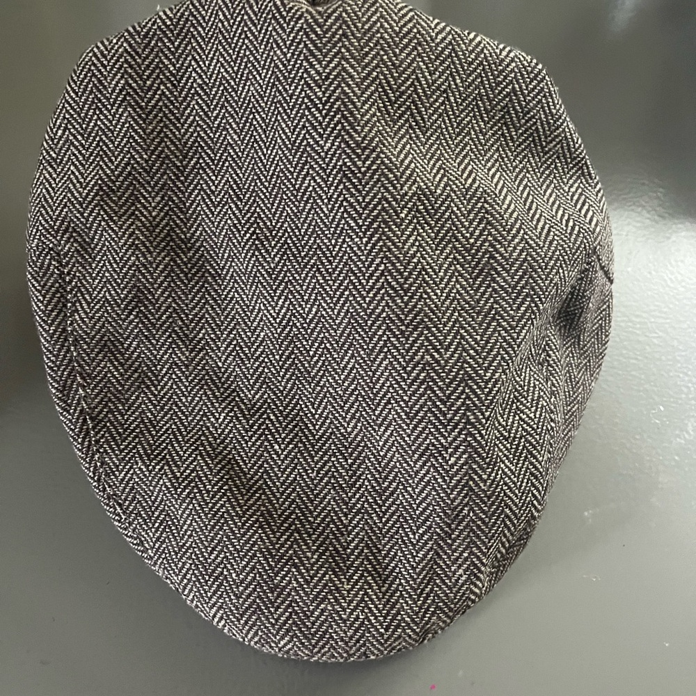 Gray Textured Flat Cap with Herringbone Pattern